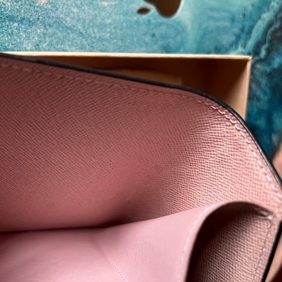 Limited Edition LV Pink Epi Portefeuille Victorine - Picture 9 of 15